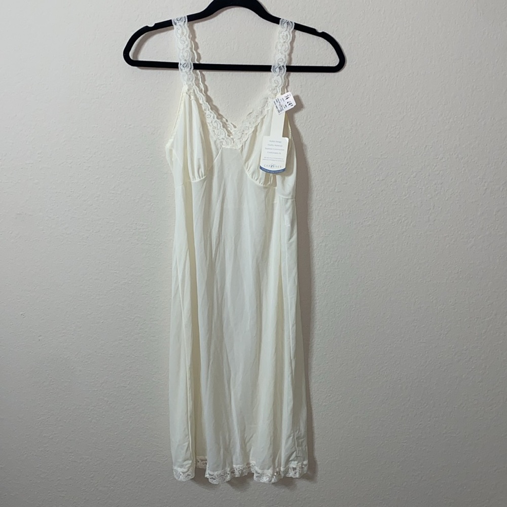 🌵NWT Vintage Elegant Lace-Trimmed IvoryNightgown! - Picture 2 of 9